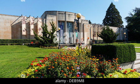 Eingangsfassade & steigenden außen glasiert Eingangsportal von 1933 Art Deco Seattle Asian Art Museum an einem schönen sonnigen Tag Stockfoto