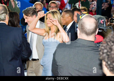 Toronto, Kanada. 14. September 2013. Jennifer Aniston wurde in Toronto am Samstag für die Weltpremiere von "Life of Crime", die mit Spannung erwartete Anpassung der Roman "The Switch" Elmore Leonard und Prequel zu Quentin Tarantinos "Jackie Brown." © Nisarg Fotografie/Alamy Live News Stockfoto