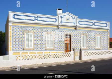 Typische Algarve Haus mit Azulejos dekorative Fliesen Algarve Portugal Stockfoto