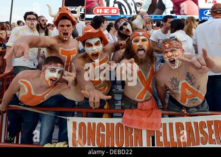 Austin, Texas, USA. 16. September 2013. 14. September 2013. Fans von der Texas Longhorns in Aktion gegen die Rebellen der Ole Miss Darrell K. Royal-Stadion in Austin Texas. Der Ole Miss Niederlagen die Longhorns 44-23. Bildnachweis: Csm/Alamy Live-Nachrichten Stockfoto