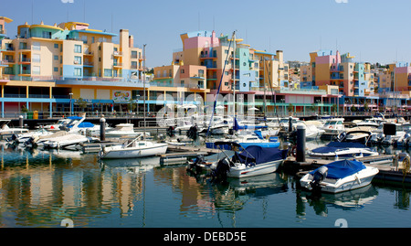 Boote und Yachten in der Marina Albufeira-Algarve-Portugal Stockfoto