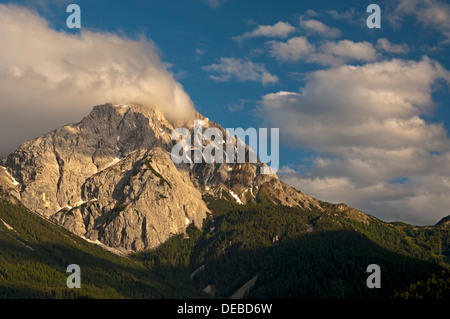 Gipfel des Grünstein Berg im Abendlicht, Mieminger Chain, Ehrwald, Tirol, Österreich Stockfoto