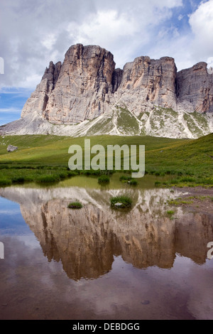 Baste See, Lago Delle Baste und montieren Ponta Lastoi de Formin, 2657 m, Dolomiten, Alto Adige, Südtirol, Alpen, Italien, Europa Stockfoto