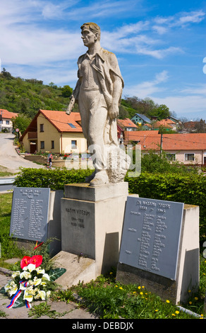 Gedenkstätte für die Opfer des ersten Weltkrieges und II, Vinicne Sumice, Bezirk Brünn-Land, Region Süd-Mähren, Tschechische Republik, Europa Stockfoto