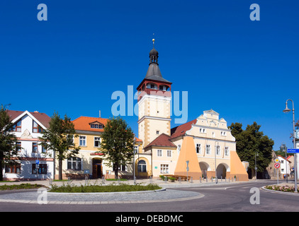 Marktplatz mit Rathaus, Dobrovice, Mlada Boleslav Bezirk, Region Stredocesky, Tschechische Republik, Europa Stockfoto