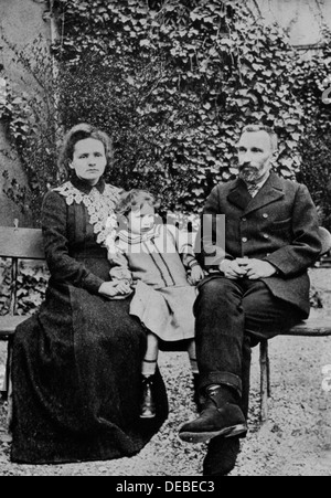 Marie und Pierre Curie. Mit ihrer älteren Tochter Irene im Jahre 1904. Stockfoto