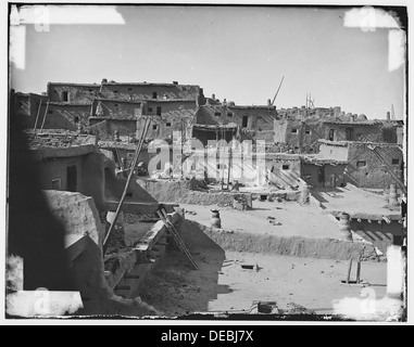 Reihenhäuser in Zuni, New Mexico, spiegeln den traditionellen südwestlichen Architekturstil wider und zeigen lehmbauten und das kulturelle Erbe der Zuni. Stockfoto