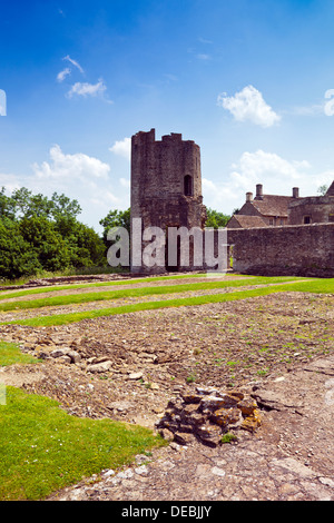 Die Überreste der Süd-Ost-Turm und der inneren Hof Farleigh Hungerford Castle, nr Bath, Somerset, England, UK Stockfoto