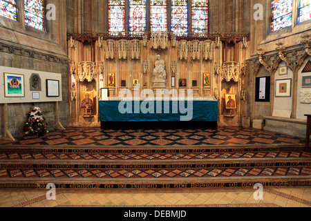 Main-Aisle, Innenraum der Kathedrale Kirche von Str. Andrews in Brunnen, Brunnen Stadt Englands kleinste Stadt, Somerset County England Stockfoto