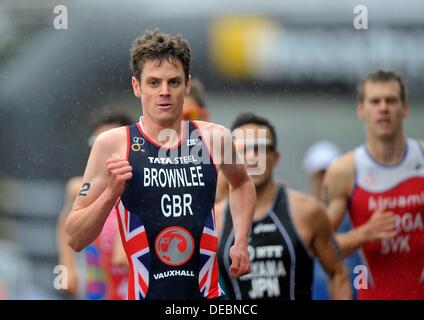 London, UK. 15. September 2013. Jonathan Brownlee ausgeführt. PruHealth World Triathlon Grand Finale. Hyde Park. London. 15.09.2013. © Sport In Bilder/Alamy Live-Nachrichten Stockfoto