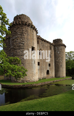 Sommer-Ansicht oder die Ruinen von Nunney Castle, Nunney Dorf, Somerset County, England, UK Stockfoto