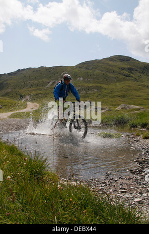 Mountainbiker im Val di Trela, Val di Trela, Livigno, Provinz Sondrio, Lombardei, Italien Stockfoto