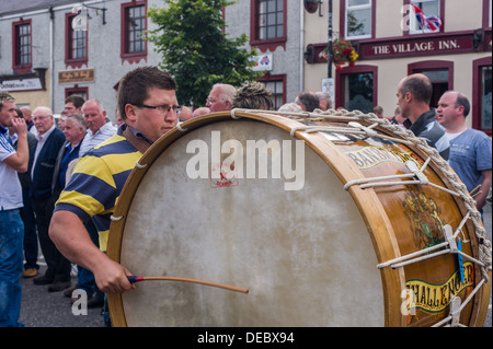 Der jährliche Lambeg Drumming Wettbewerb, bekannt als "Claddy Day" am letzten Samstag im Juli statt. Stockfoto