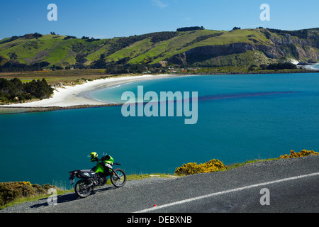 Abenteuer Motorrad, Otago Harbour Eingang und Aramoana Strand, Dunedin, Otago, Südinsel, Neuseeland Stockfoto