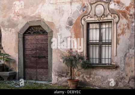 Portal und Fenster, Palazzo Merizzi, Tirano, Provinz Sondrio, Lombardei, Italien Stockfoto