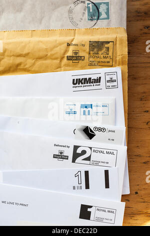 London, UK. 16. September 2013. Die Royal Mail-Flotation droht ebenso wie TNT Studien eine eigene Tür zu Tür service im Süden von London. Dies hat zu den Anbietern im Wettbewerb um Geschäftsbriefe zu liefern. London, UK, 16. September 2013 Credit: Guy Bell/Alamy Live-Nachrichten Stockfoto