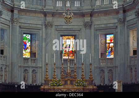 Interieur, Chor und Altar der Comer Dom, Kathedrale von Santa Maria Maggiore, Comer See, Lombardei, Italien Stockfoto