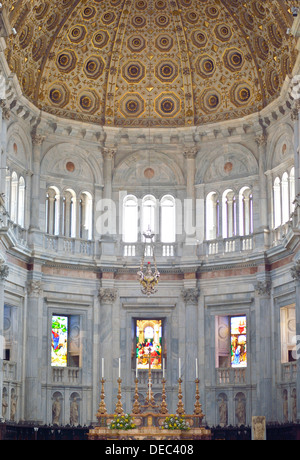 Interieur, Chor und Altar der Comer Dom, Kathedrale von Santa Maria Maggiore, Comer See, Lombardei, Italien Stockfoto