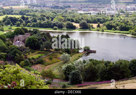 Duddingston Loch von Holyrood Park, Edinburgh, Schottland. Stockfoto