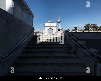 Madrid, Spanien, Plaza De La Moncloa, Moncloa-Turm und dem Arc de Triomphe Stockfoto