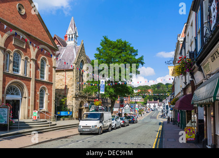 Schloss-Straße im Zentrum von der Stadt von Llangollen, Denbighshire, Wales, UK Stockfoto