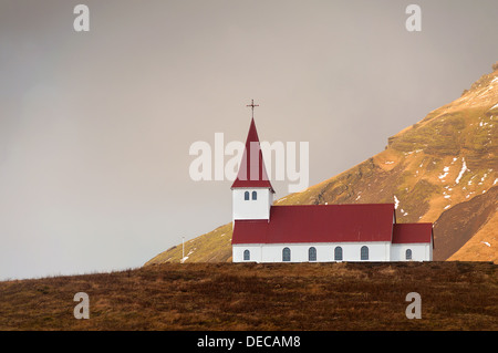 Blick auf die Berge der Kirche in der Nähe von Vik Island Teil der goldene Dreieck Tour Stockfoto
