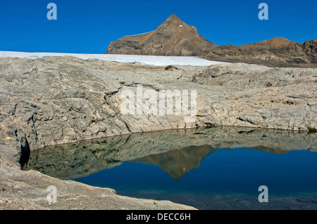 Glaciokarst mit Doline im ehemaligen Gletscher Bett Tsanfleuron Gletscher, Berner Alpen, Wallis, Schweiz Stockfoto