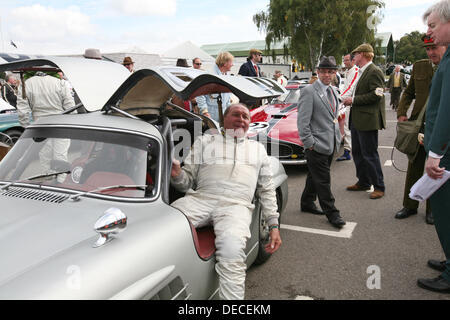 Goodwood, Hampshire, UK. 15. September 2013. Ehemalige Formel 1-Fahrer Jochen Mass nach dem Gewinn der Fordwater Trophy in 1955 Mercedes Benz 300SL Gulwing © Action Plus Sport/Alamy Live News Stockfoto