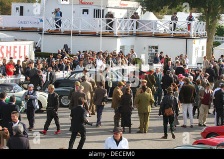 Goodwood, Hampshire, UK. 15. September 2013. Autos, die vor der Dambusters Tribut Track Parade versammelt © Action Plus Sport/Alamy Live News Stockfoto