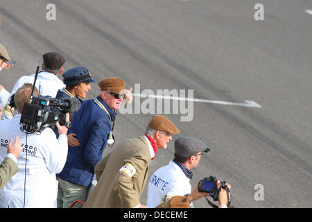 Goodwood, Hampshire, UK. 15. September 2013. Chris Evans und seine Frau Natasha sehen Max Girardo racing in der Fordwater-Trophy fahren Evans' Ferrari GT 250 Tour De France. © Aktion Plus Sport/Alamy Live-Nachrichten Stockfoto