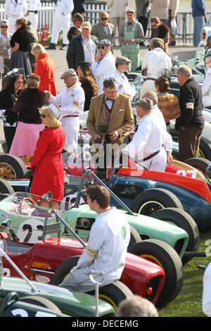 Goodwood, Hampshire, UK. 15. September 2013. Autos, die Vorbereitung für die Gordon-Trophäe für Heckmotor-Inter-Continental Formel und F1 Autos 1956-62 © Action Plus Sport/Alamy Live News Stockfoto