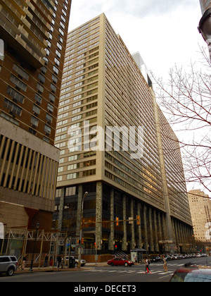 Penn Towers, 1815 John F. Kennedy Blvd in Philadelphia, ist seit 2012 im National Register of Historic Places eingetragen. Dieses moderne Gebäude aus der Mitte des Jahrhunderts spiegelt den architektonischen Stil seiner Ära wider. Stockfoto