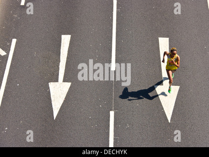 Elite Frauen Meselech Melkamu eine 28 Jahre alte äthiopische Platz 5 in London 2013 Marathon in 3 Stunden 25 Minuten 46 Sekunden Stockfoto
