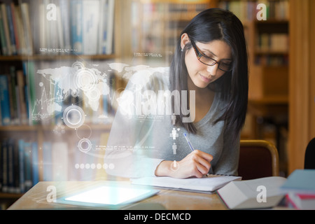 Schwere Reifen Studierender Welthandel auf digitale Schnittstelle Stockfoto