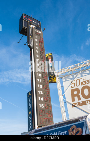 Runde Theke Turm zeigt Positionen der Rennfahrer auf dem Daytona International Speedway während 2012 Rolex 24 Daytona, Florida, USA Stockfoto