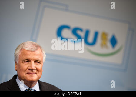 Ministerpräsident von Bayern und Vorsitzender der CSU Horst Seehofer spricht auf einer Pressekonferenz nach einer Vorstandssitzung der CSU in München, Deutschland, 16 September 2013. Foto: MARC Müller Stockfoto