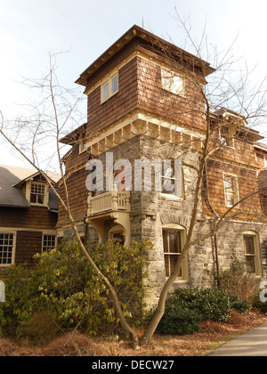 Dolobran ist ein Schindel Stilhaus in 231 Laurel Lane in Haverford, Pennsylvania. Es wurde entworfen von dem Architekten Frank Furness für Stockfoto