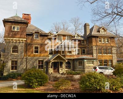 Dolobran ist ein Schindel Stilhaus in 231 Laurel Lane in Haverford, Pennsylvania. Es wurde entworfen von dem Architekten Frank Furness für Stockfoto