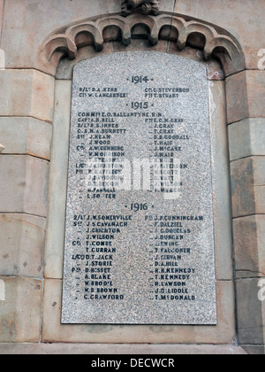 Inschriften auf Dalkeith Kriegerdenkmal 1914-19, Midlothian, Scotland, UK - Liste der Männer Stockfoto