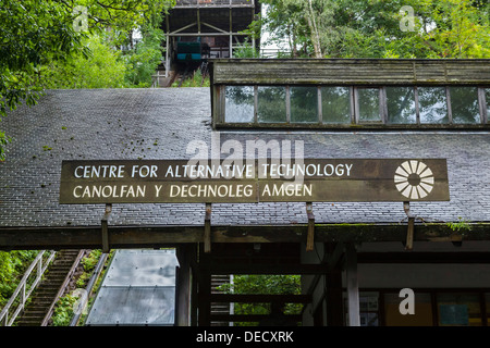 Zentrum für Alternative Technologie Eingang mit Wasser ausgeglichen Standseilbahn auf der linken Seite, in der Nähe von Machynlleth, Powys, Wales, UK Stockfoto