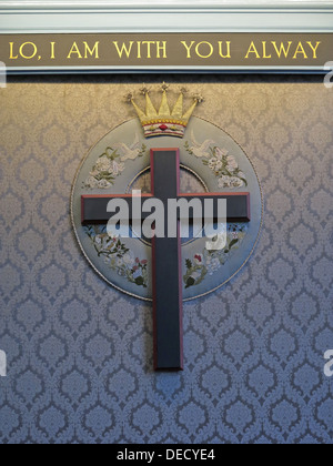 Lo bin ich immer bei euch, Kreuz an der Canongate Kirk, Royal Mile, Altstadt von Edinburgh, Scotland, UK Stockfoto