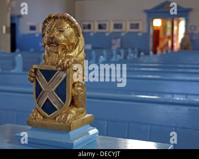 Schottische Löwe ein Saltaire Schild bereit für die Unabhängigkeit von der Royal Mile Kirche Canongate Kirk Stockfoto