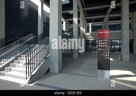 Schönefeld, Deutschland, Zugang zum Terminalgebaeudes-Bereich des Flughafens Berlin Brandenburg Stockfoto