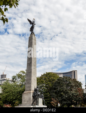 Geflügelte Figur auf South African Kriegerdenkmal - Bronze und Granit Denkmal des Künstlers Walter Seymour Allward-Toronto Stockfoto