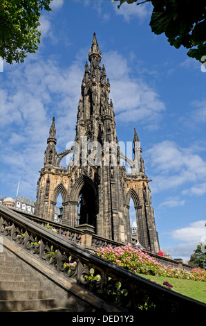 Das Scott Monument ist eine viktorianische gotische Denkmal an schottischen Autor Sir Walter Scott in den Princes Street Gardens, Edinburgh. Stockfoto