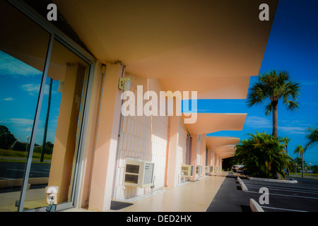 Historische Mitte Jahrhundert Motel entworfen von Victor A. Lundy, Warm Mineral Springs, FL Stockfoto