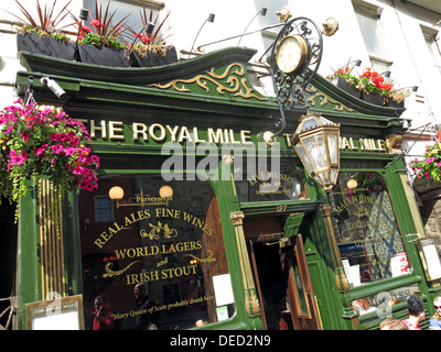 Das klassische Royal Mile Pub High St, Altstadt von Edinburgh Schottland Stockfoto