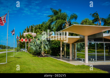 Historische Mitte Jahrhundert Motel entworfen von Victor A. Lundy, Warm Mineral Springs, FL Stockfoto