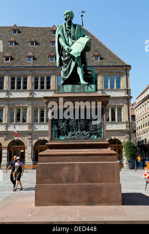 Statue von Johannes Gutenberg auf dem Gutenberg-Platz in Straßburg, Frankreich Stockfoto