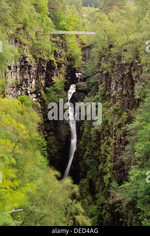 Fälle von Measach und Brücke über Corrieshalloch Gorge, Schottland Stockfoto